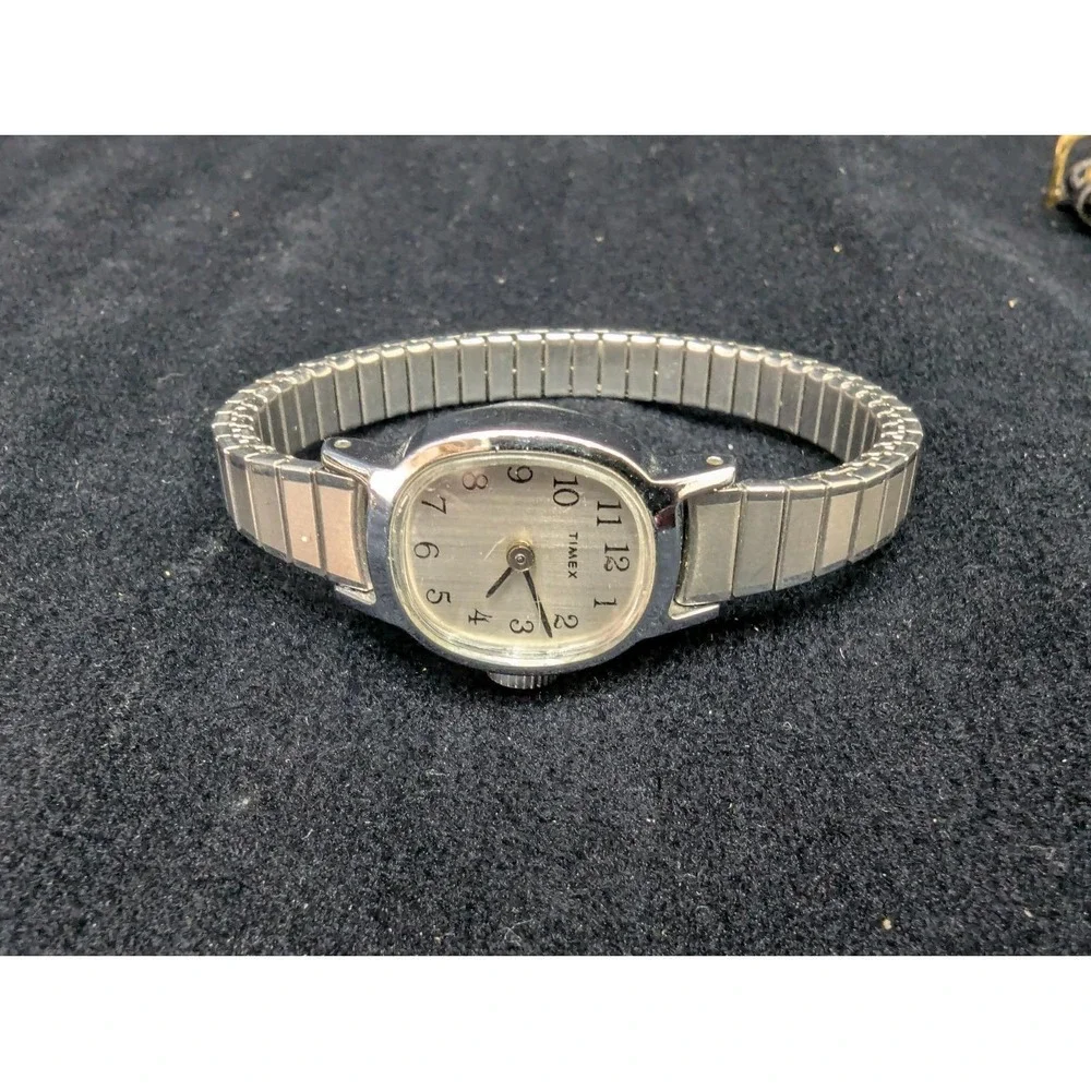 Women's Watch Lot Silver/Gold Toned (Lot of 5) Timex Relic Vivani Dainty Watches